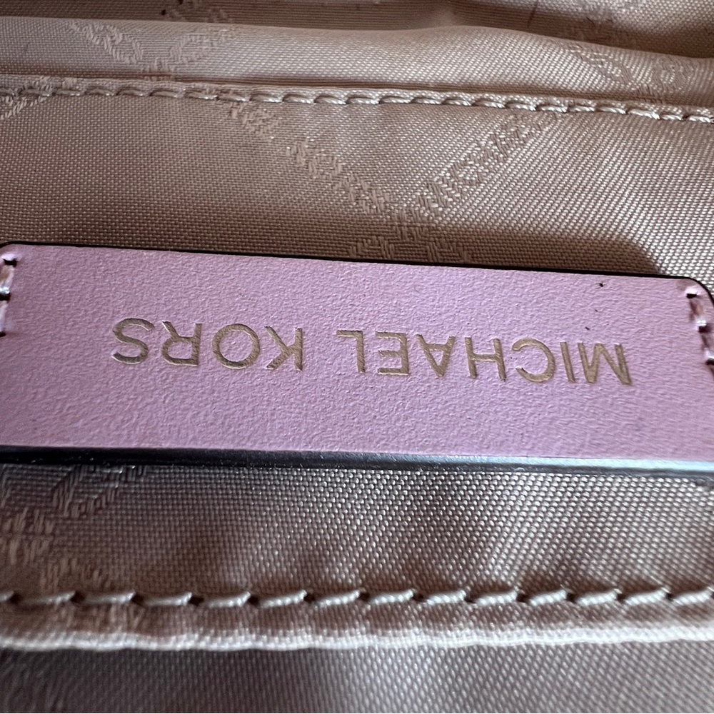 Michael Kors Manhattan Leather Pale Lilac/Silver Crossbody New W/O tags - Picture 11 of 14
